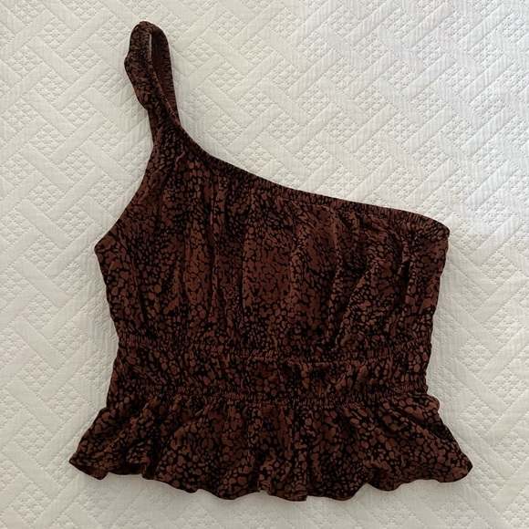 🦋3/$50 Urban Outfitters One Shoulder Top - Picture 1 of 5